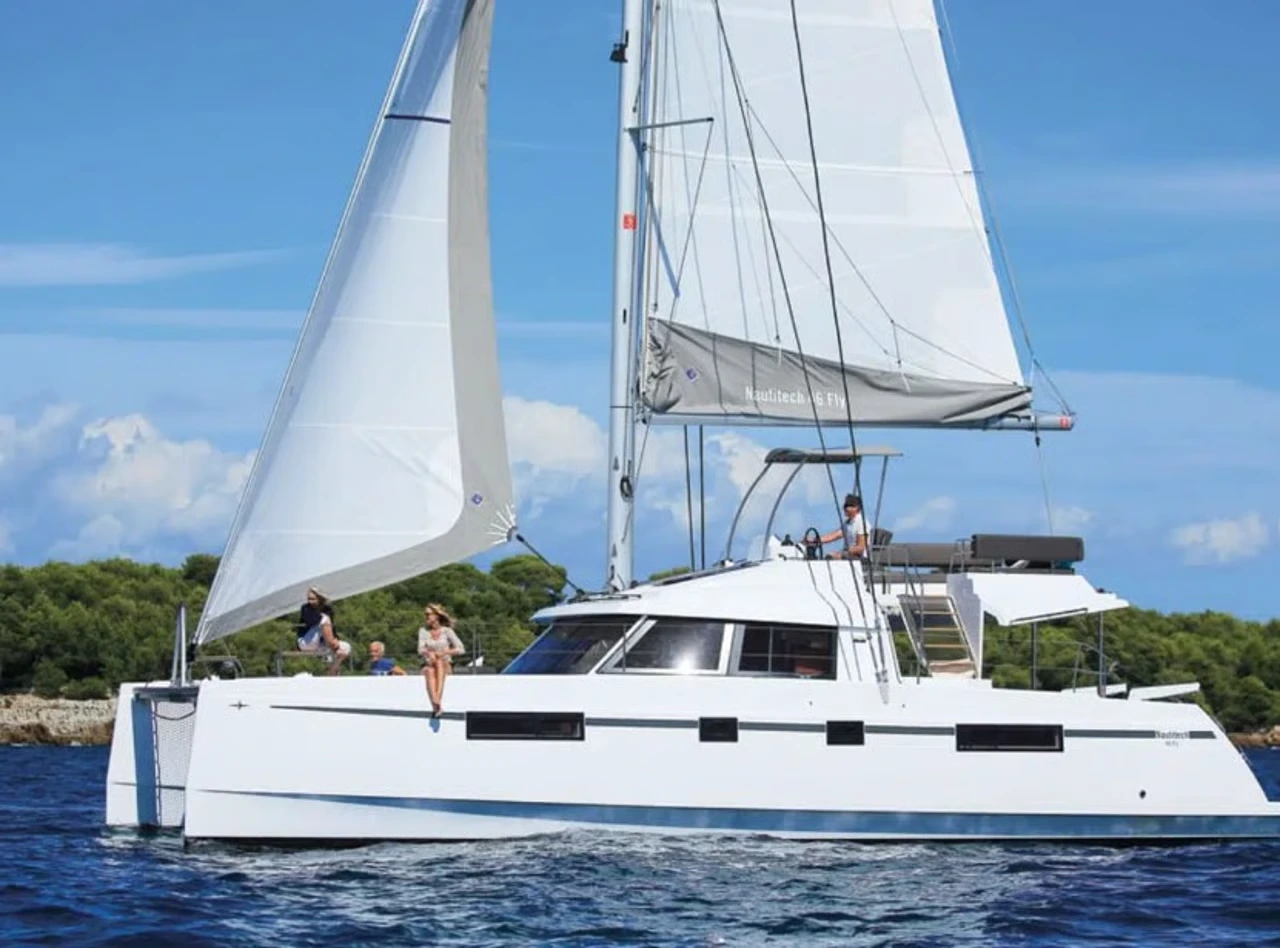 Charter Yacht SITHONIA