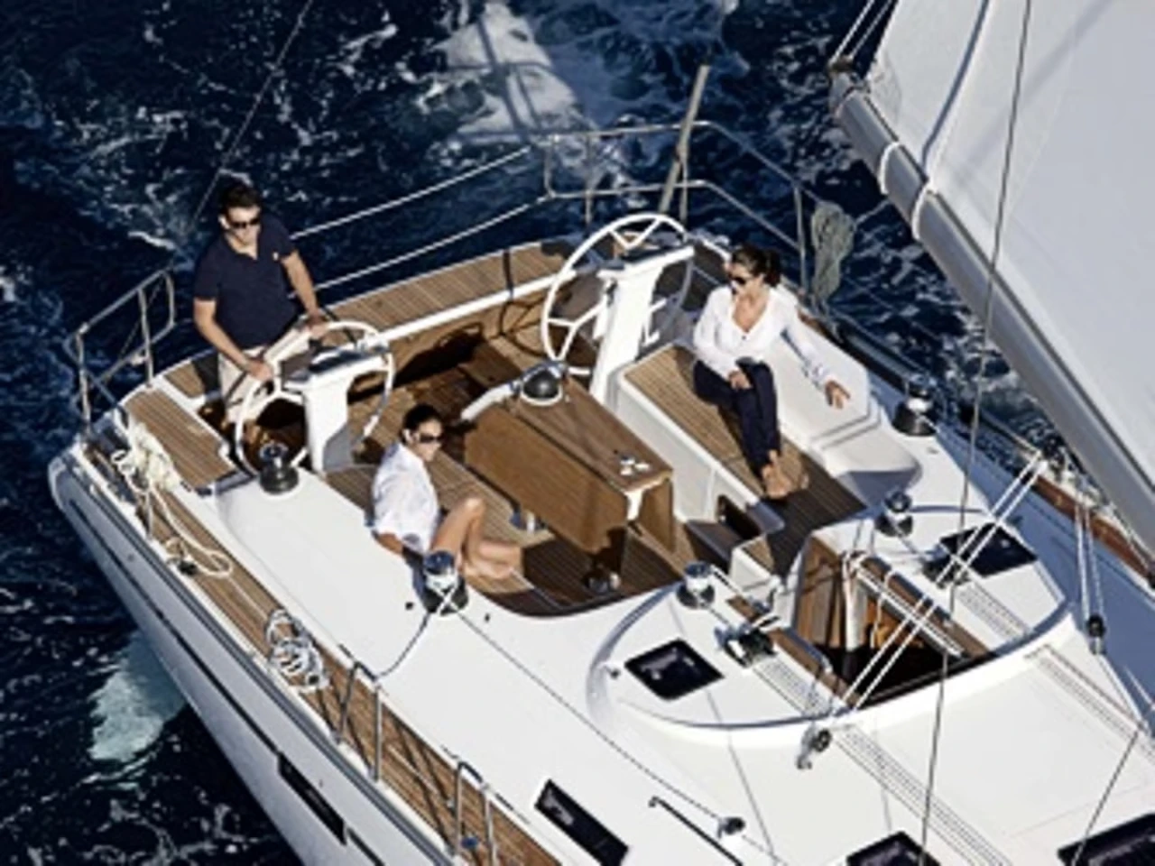 Charter yacht FIVE