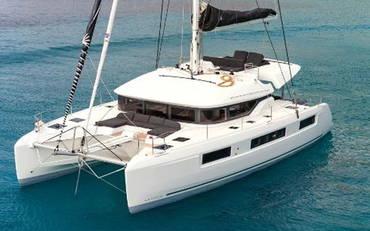 Charter Yacht PELAGIC CAT
