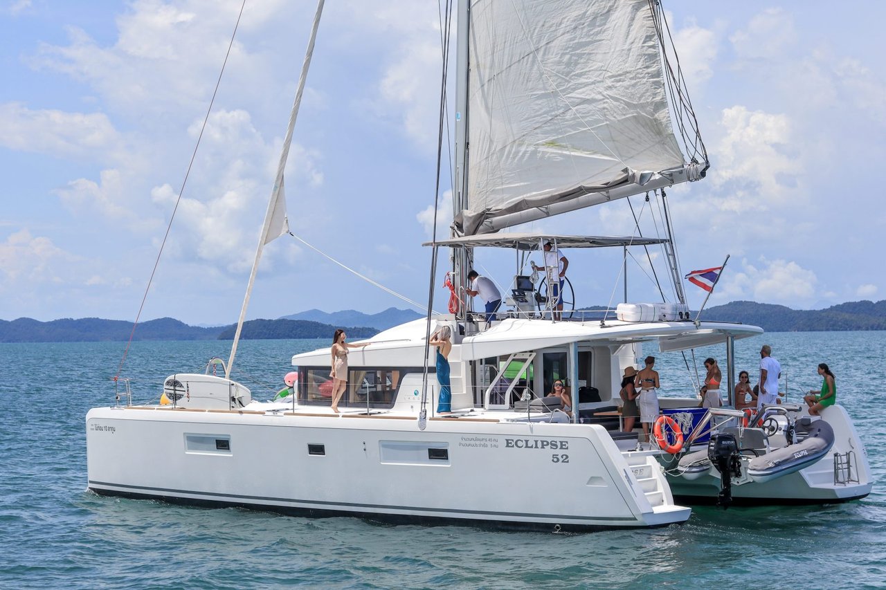 charter yacht ECLIPSE