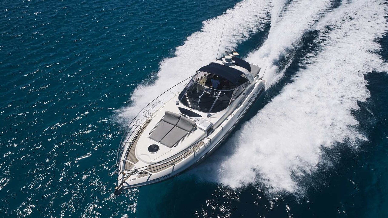 Charter Yacht COM TU