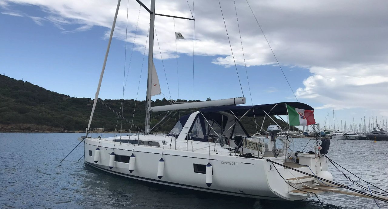 Charter Yacht GACRUX