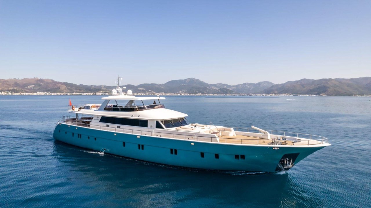 Charter Yacht Deep Water