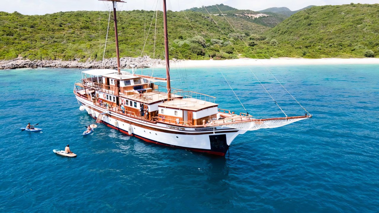 Charter Yacht Aegeotissa II