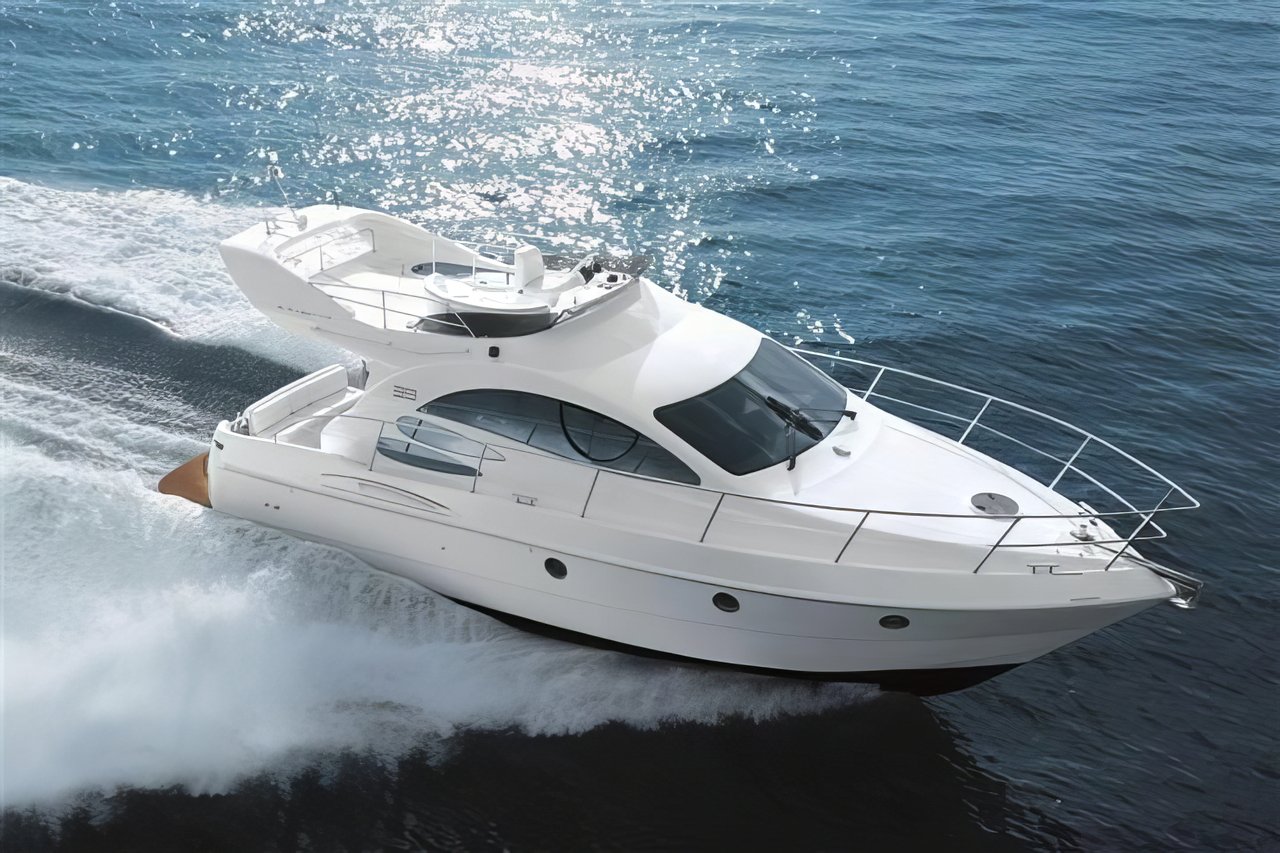 Charter Yacht AZIMUT 38