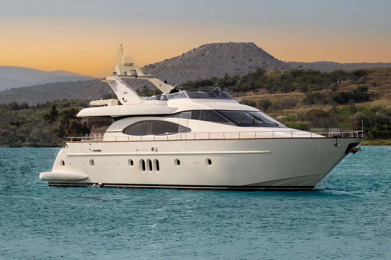 charter yacht ESTIA ZEUS