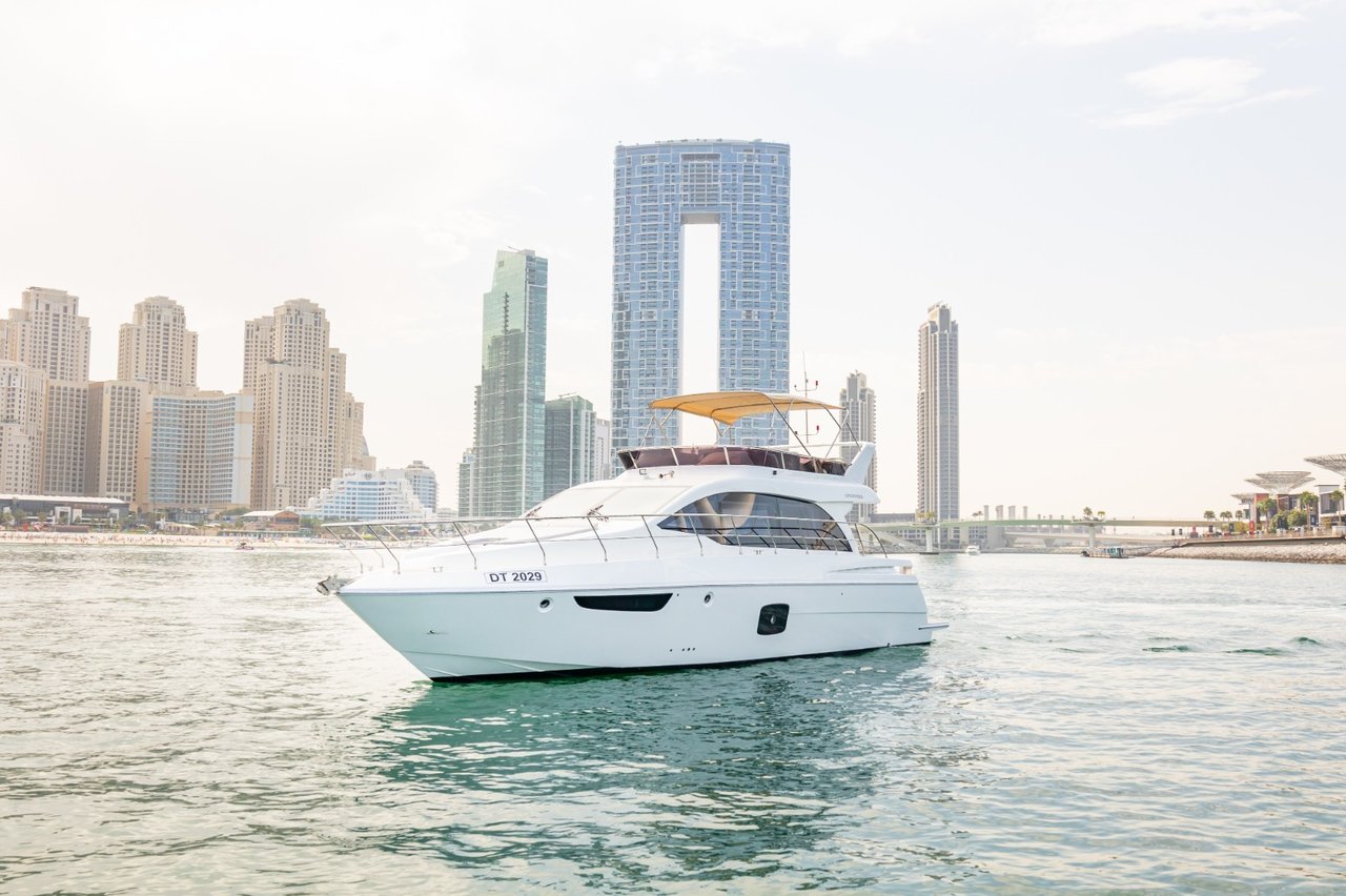 Charter Yacht UNO