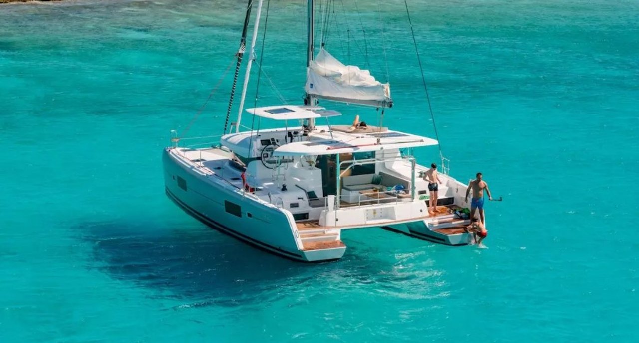 Charter Yacht LUCREZIA