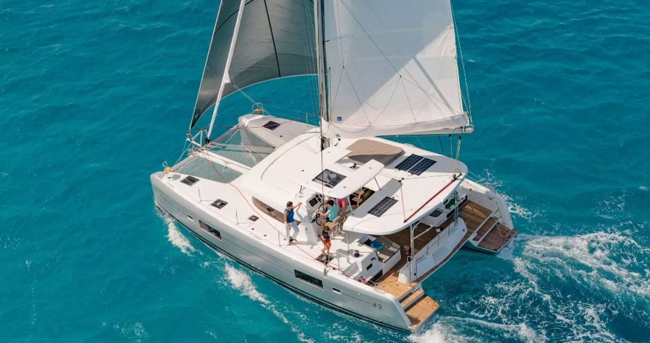 Charter Yacht ALKAID