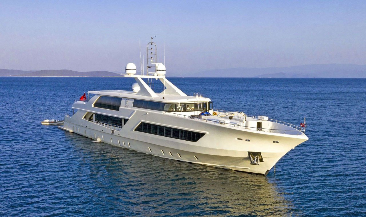 Charter Yacht VETRO