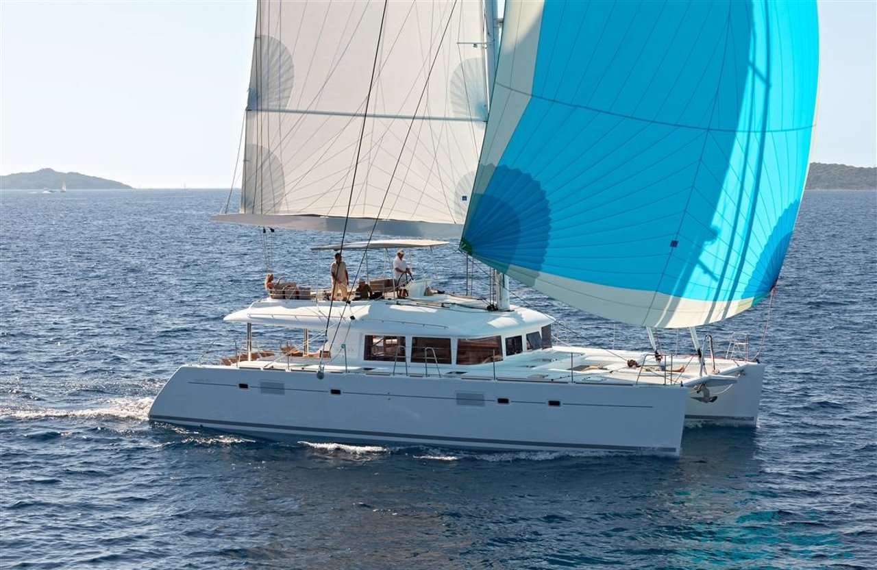 Charter Yacht LAGOON 560