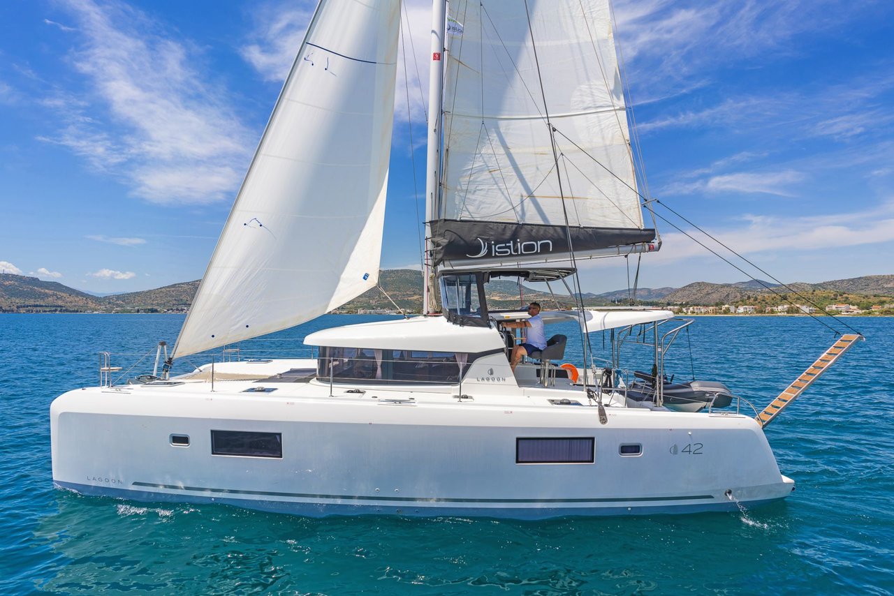 Charter Yacht WHITE PEARL