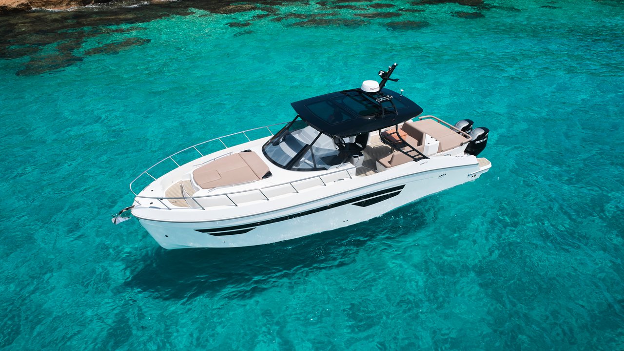 Charter Yacht SANTA CRUZ