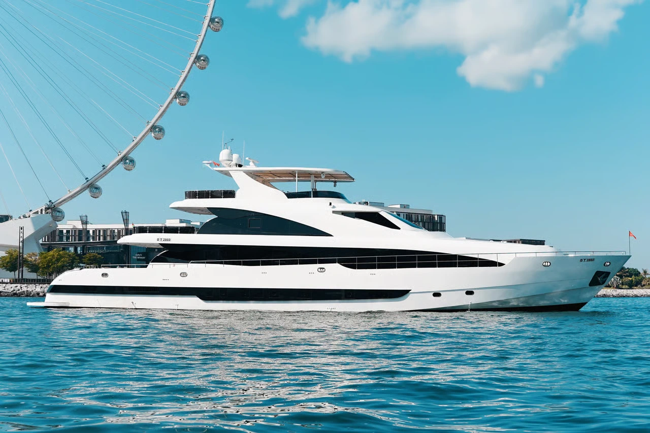 Charter Yacht STARDOM