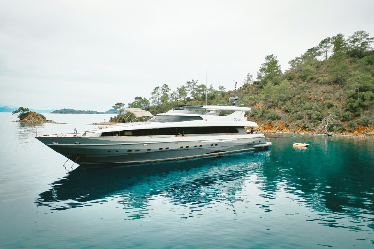 Charter Yacht CROCUS