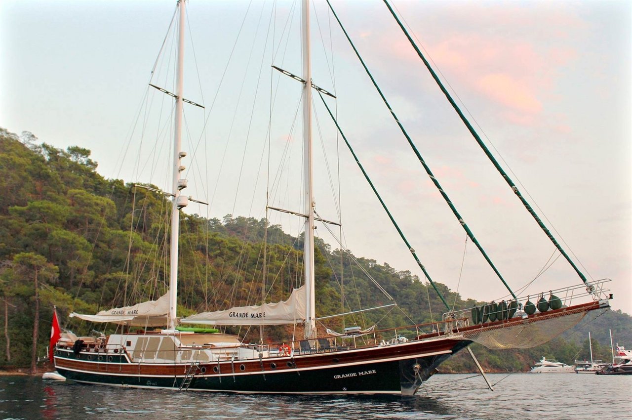 Charter Yacht GRANDE MARE