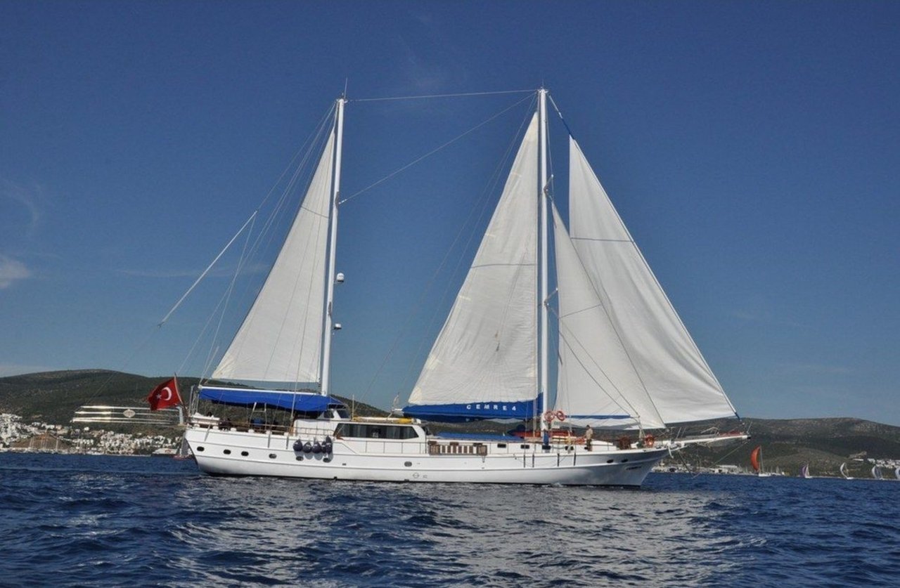 Charter Yacht CEMRE 4