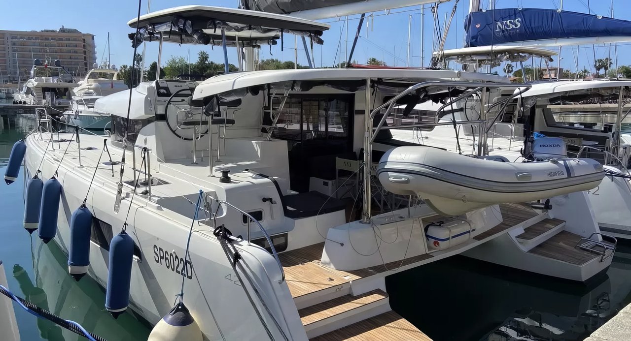 Charter Yacht BLUE EYES