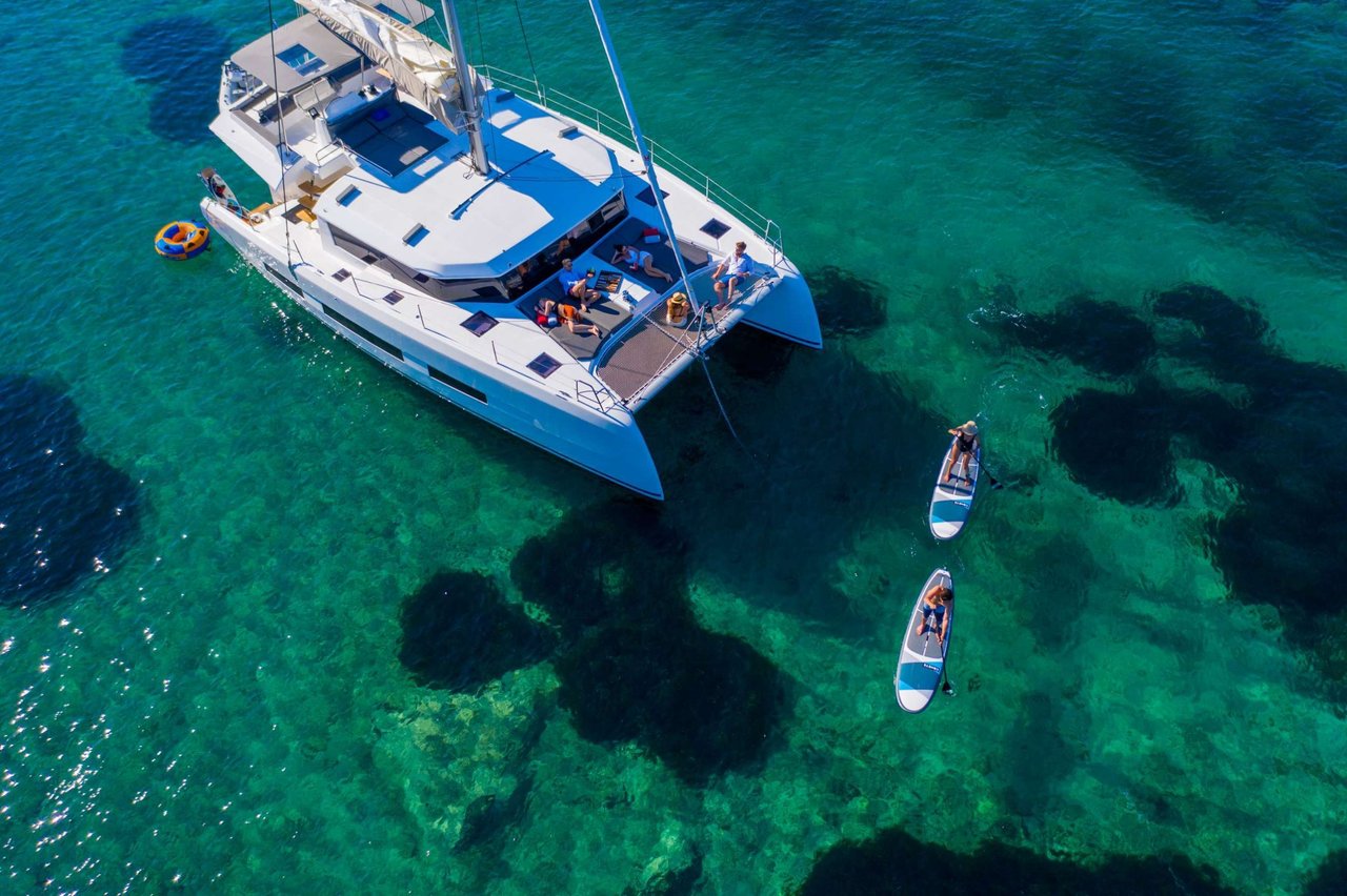 Charter Yacht BLUE HORIZON