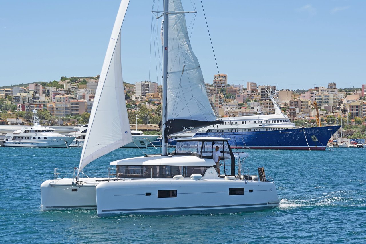luxury charter yacht BREEZE