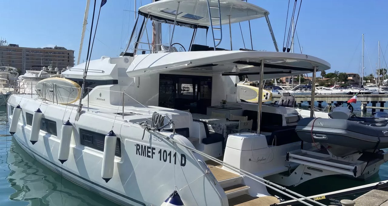 Charter Yacht CORALINE