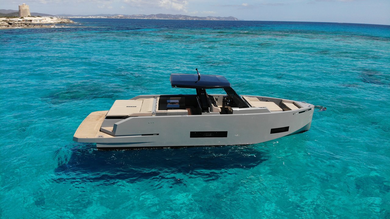 Charter Yacht BAMBINO