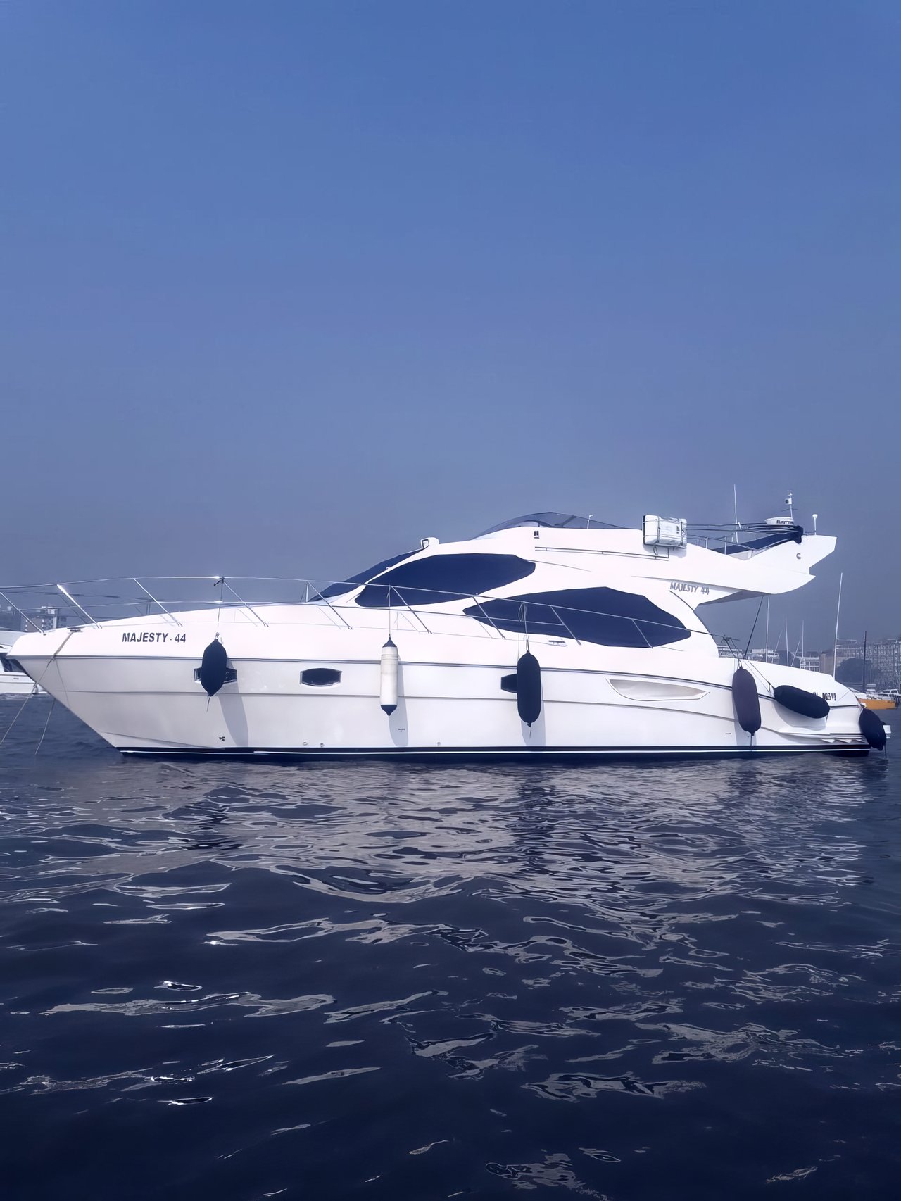 Charter Yacht MAJESTY 44