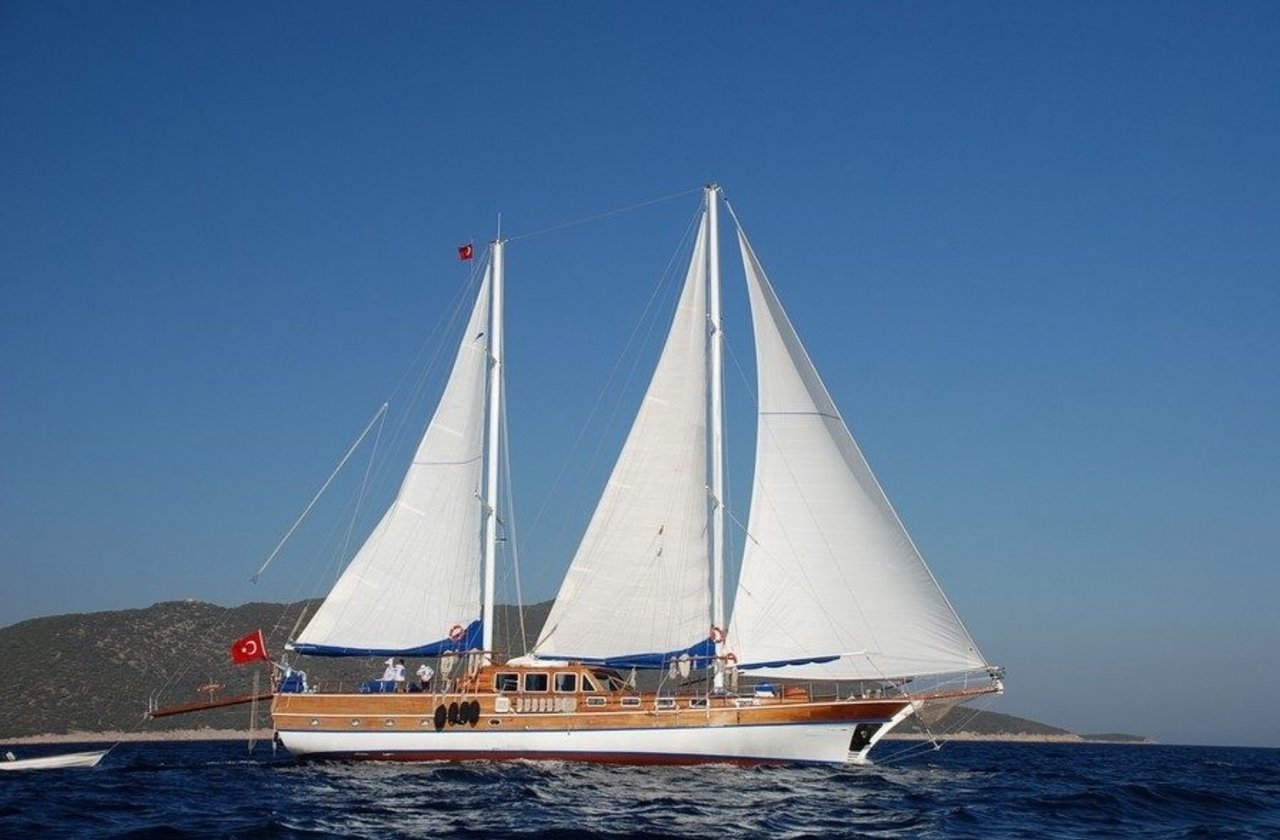 Charter Yacht CEMRE JUNIOR
