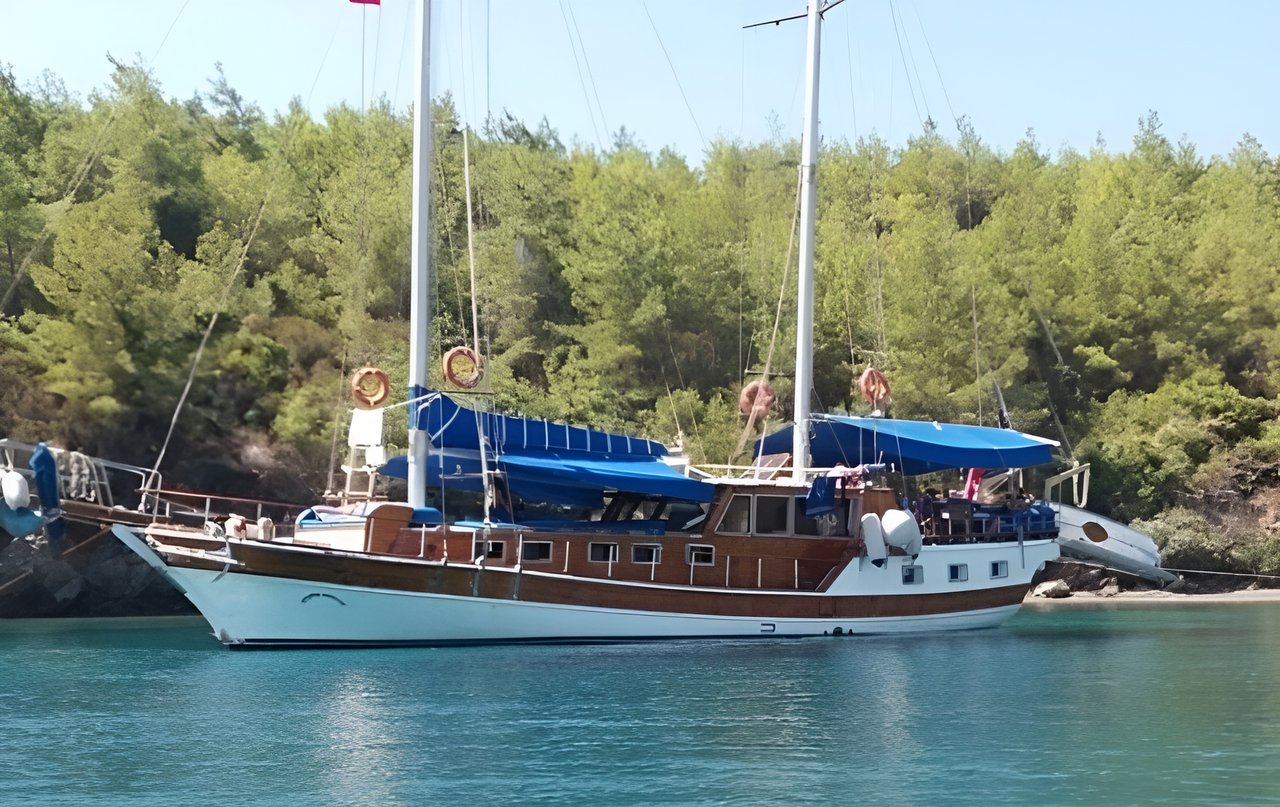 Charter Yacht GRAND HADISE