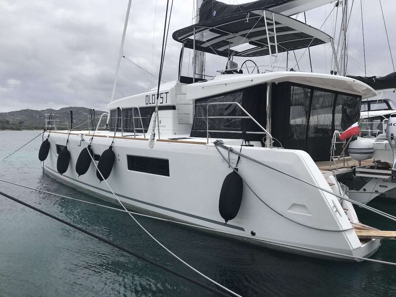 Charter Yacht DUGONGO II