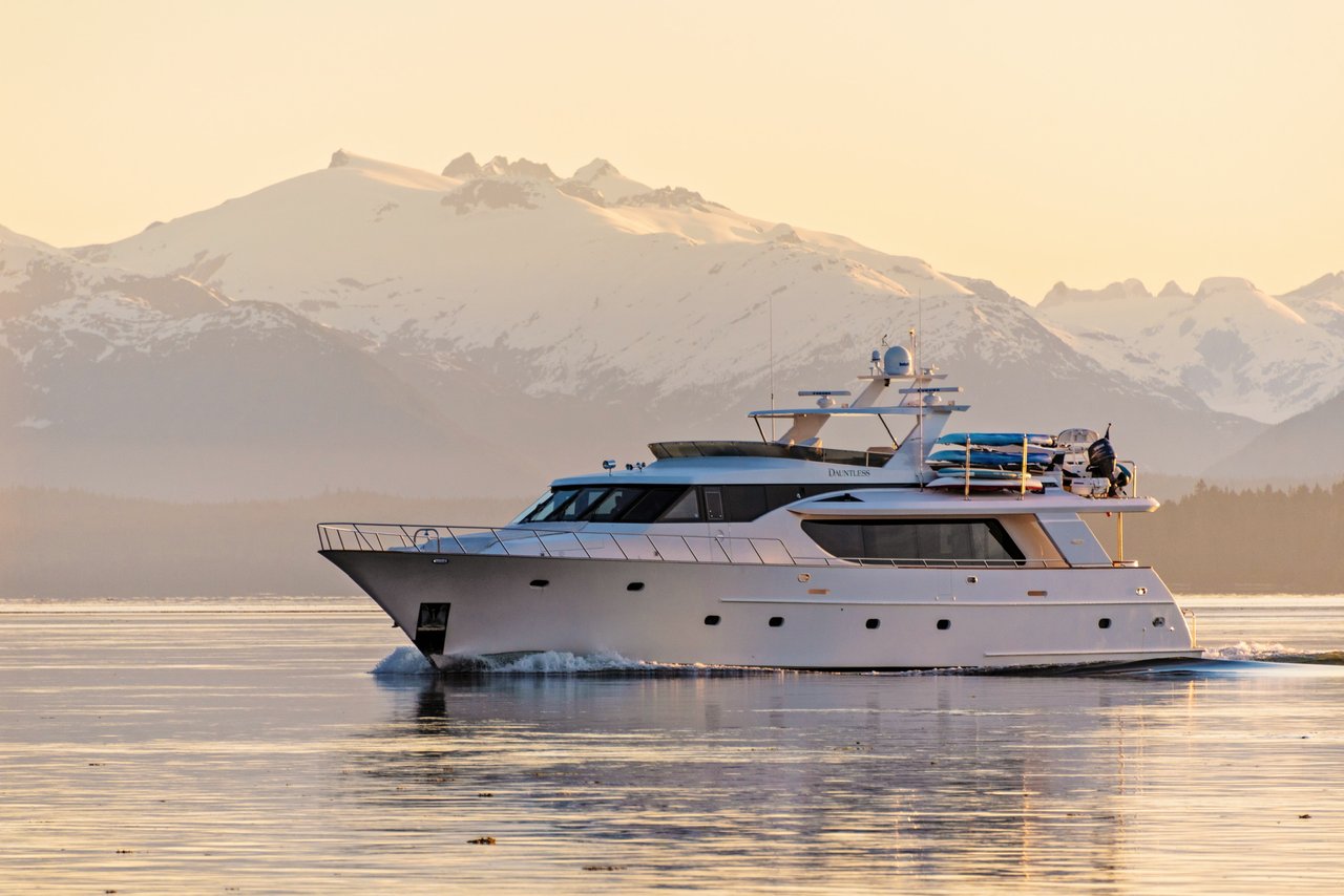 charter yacht DAUNTLESS