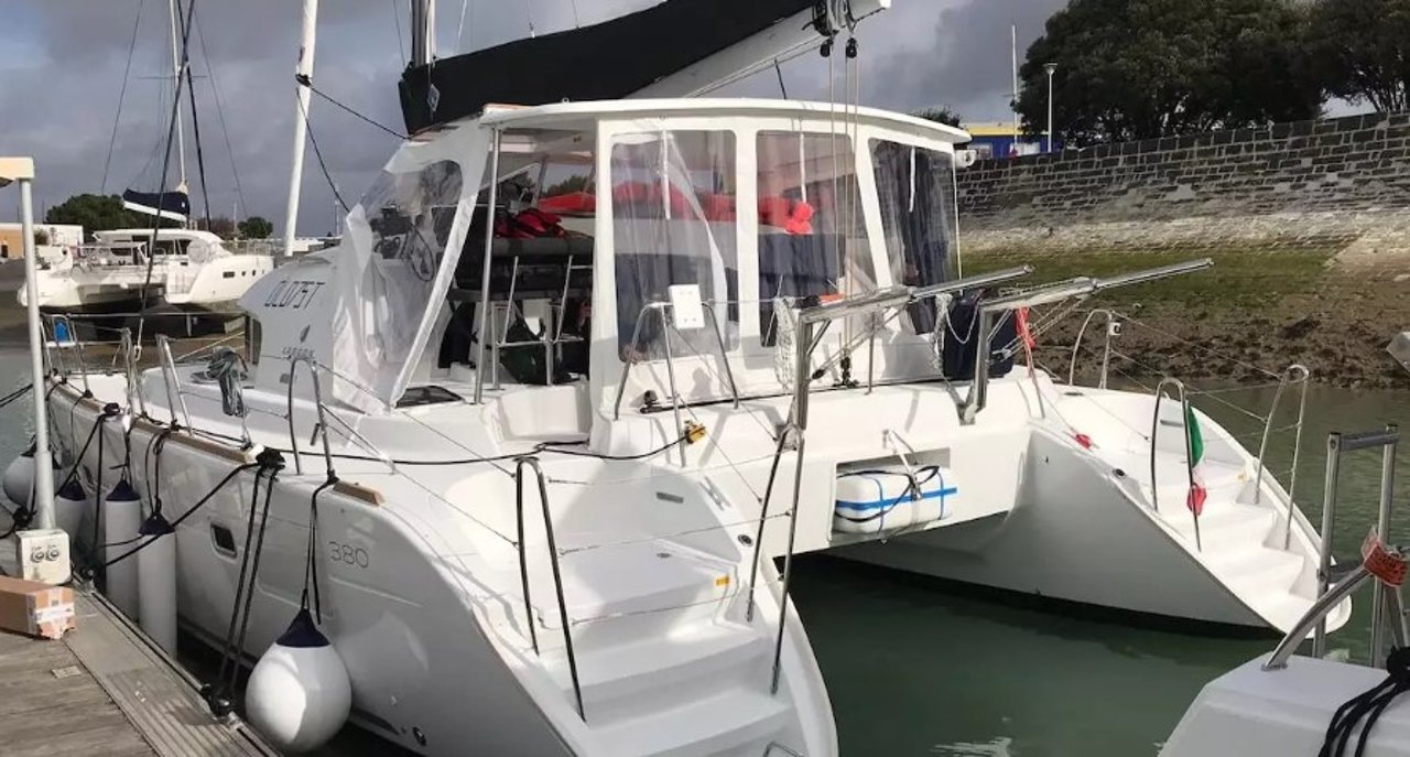 Charter Yacht NAOS