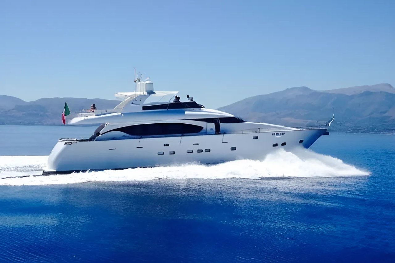 charter yacht CAELUM