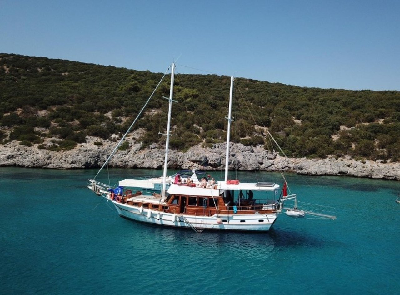 Charter Yacht LEVANT