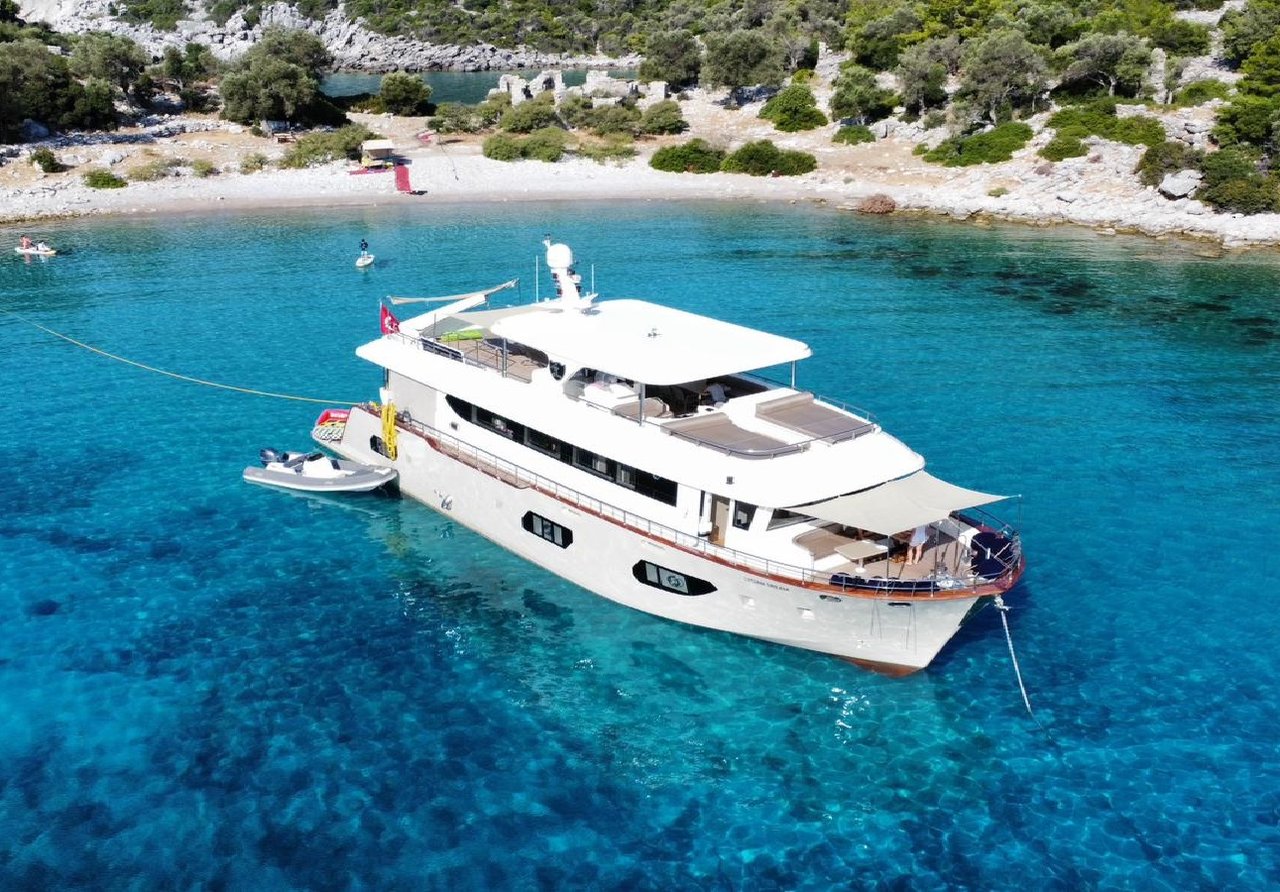 Charter Yacht LYCIAN DREAM