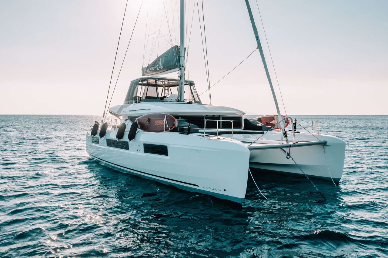 Charter Yacht ONEIDA 2