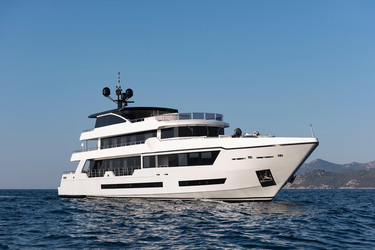 Charter Yacht ADAMARIS