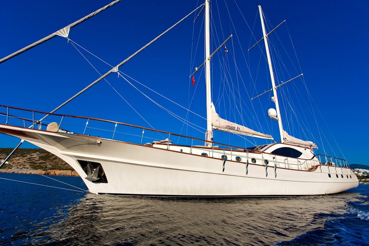 Charter Yacht MISS B