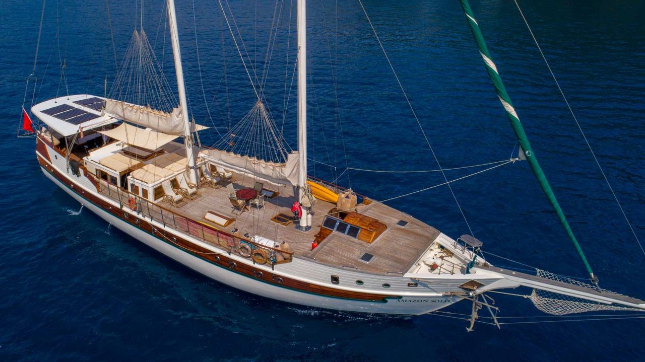 Charter Yacht AMAZON SOLO
