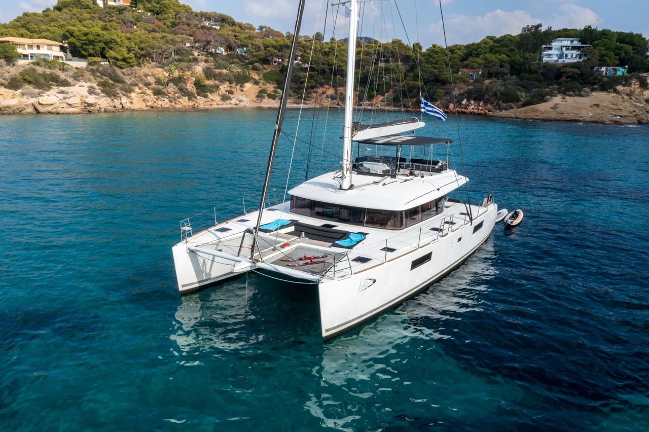Charter Yacht MOYA