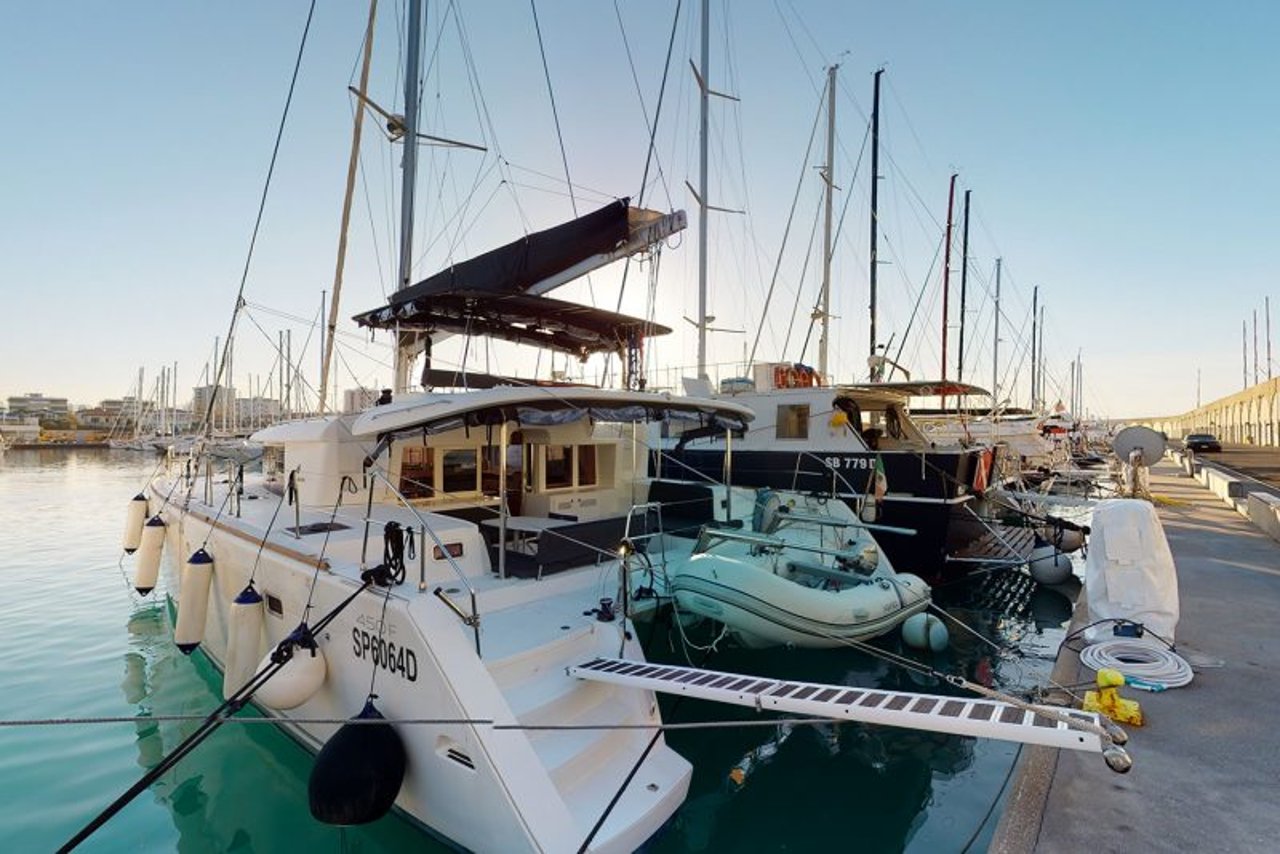 Charter Yacht COSTAR