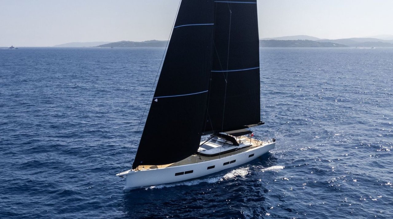 Luxury Charter Yacht MYSTIC