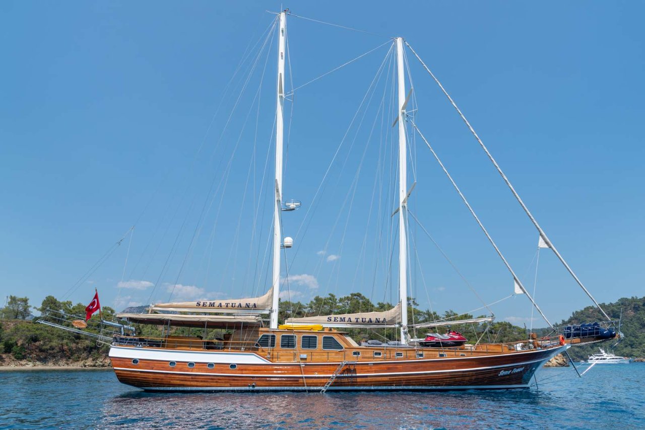 Charter Yacht SEMA TUANA