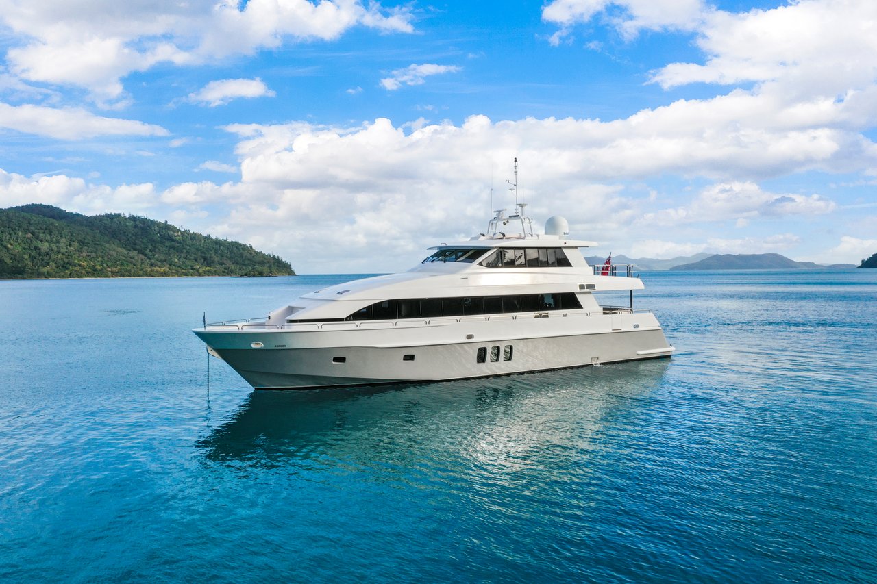 Charter Yacht SEGARA