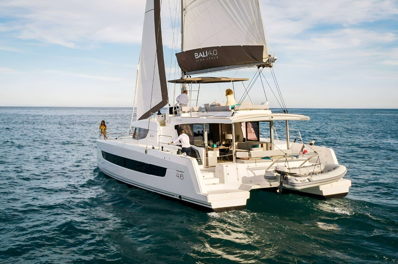 Charter Yacht SOLAR WINDS
