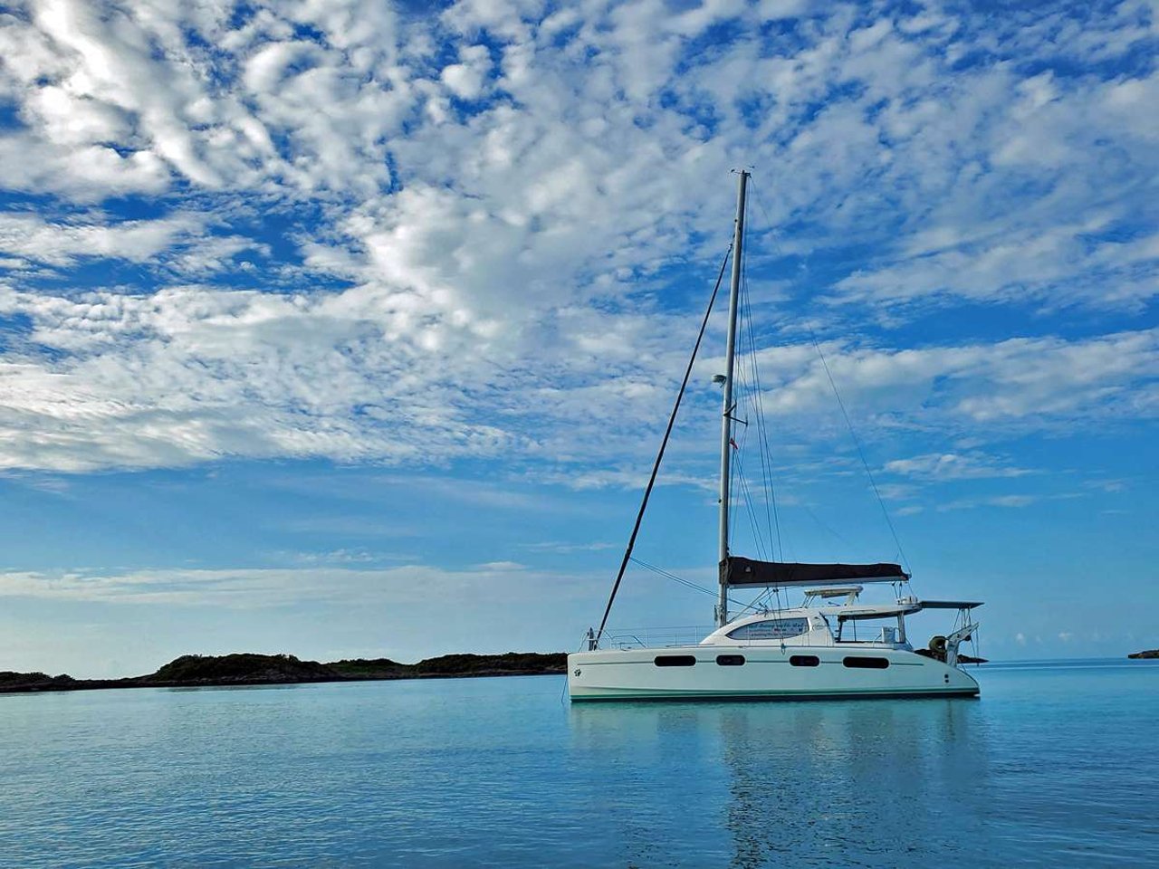 Charter Yacht THE SPACE BETWEEN