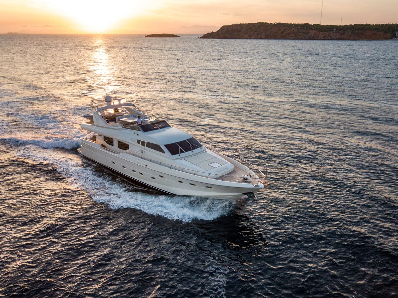 Charter Yacht PAREAKI