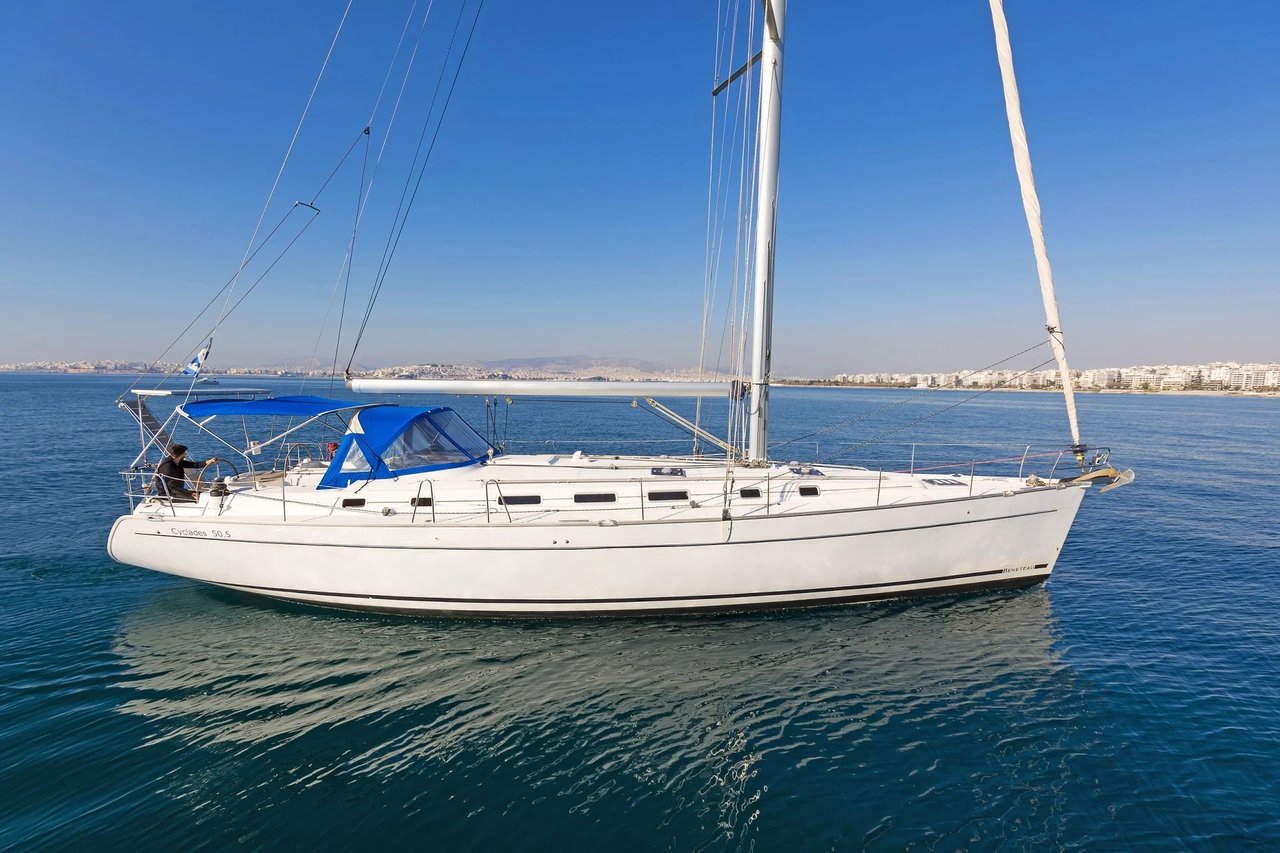 Charter Yacht MANITU