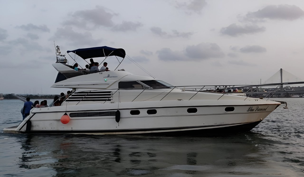 Charter Yacht BLUE DIAMOND