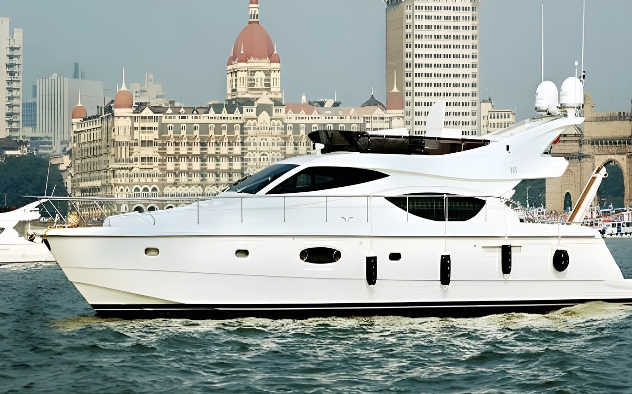 Charter Yacht Ferretti 460